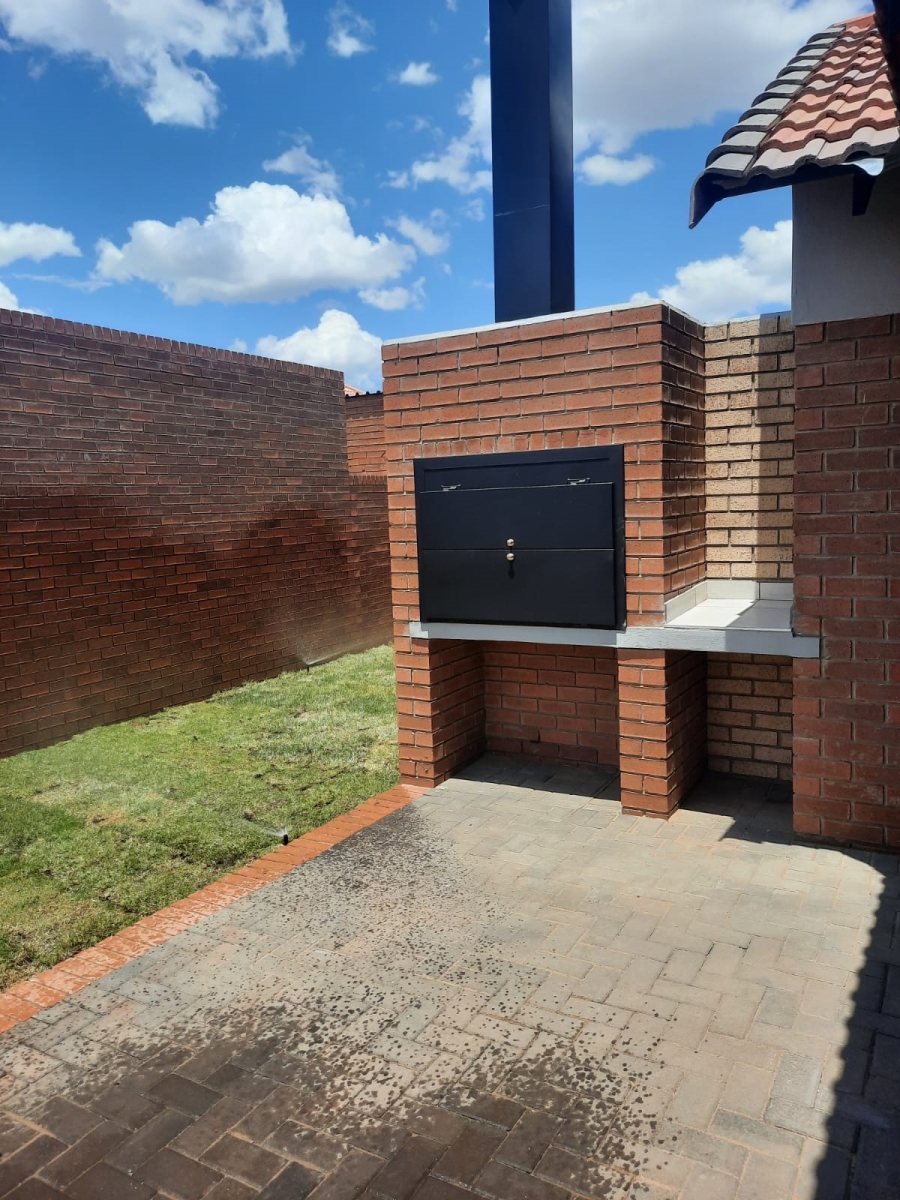 To Let 3 Bedroom Property for Rent in Langenhovenpark Free State